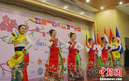 东盟国家留学生在京举行2015新年联欢会